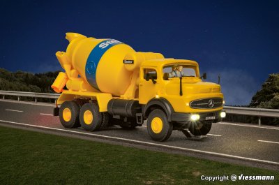 Zoom bild av 8017 H0 MB round bonnet 3-axle concrete mixer truck, basic, functional model