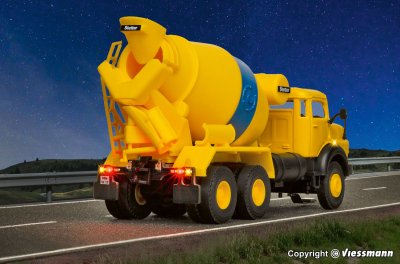 Zoom bild av 8017 H0 MB round bonnet 3-axle concrete mixer truck, basic, functional model