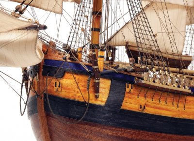 Zoom bild av HMS ENDEAVOUR. TRÄBYGGSATS I SKALA 1/54