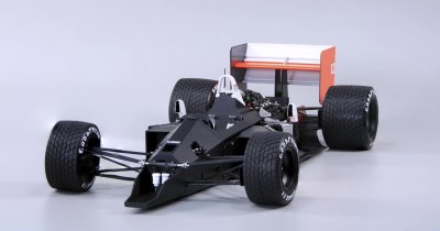 Zoom bild av 1/12 Mclaren MP4_4 1988 with Rain tyres