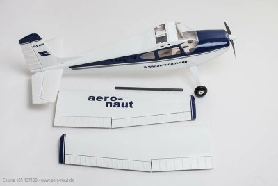 Zoom bild av CESSNA 185 SKYWAGON. RC FLYGPLAN.