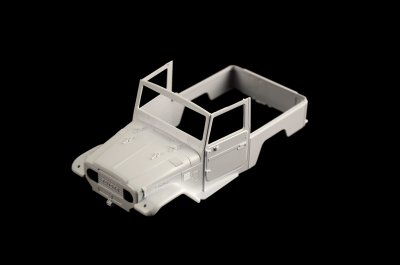 Zoom bild av 1/24 Toyota Land Cruiser Safari
