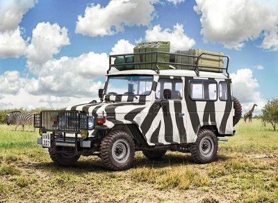 Zoom bild av 1/24 Toyota Land Cruiser Safari