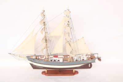 Zoom bild av TRE KRONOR STOCKHOLM FÄRDIGBYGGD LÄNGD 80 CM.