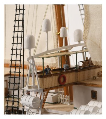 Zoom bild av Juan Sebastián de Elcano — modellfartyg i trä, skala 1:140