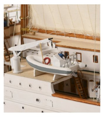Zoom bild av Juan Sebastián de Elcano — modellfartyg i trä, skala 1:140