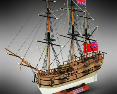Zoom bild av HMS ENDEAVOUR. SKALA 1/143. FÄRDIGFRÄST SKROV.