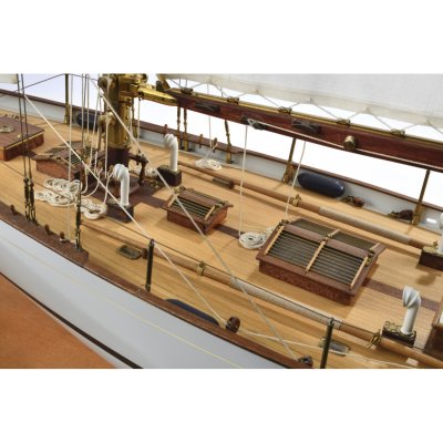 Zoom bild av Dorade Racing Yacht