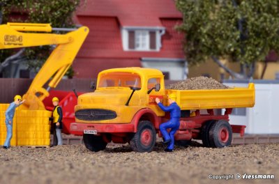 Zoom bild av 14100 H0 MB rund motorhuv LAK 1620 med tippflak, utgåva Emil Bölling