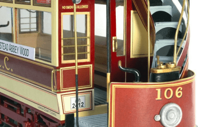 Zoom bild av LONDON SPÅRVAGN. TRÄBYGGSATS I SKALA 1/24