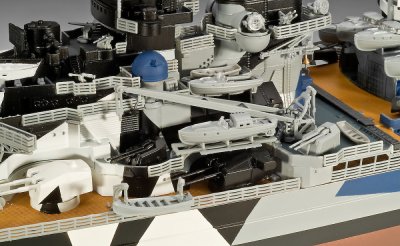Zoom bild av REVELL German Battleship WWII Tirpitz 1:350