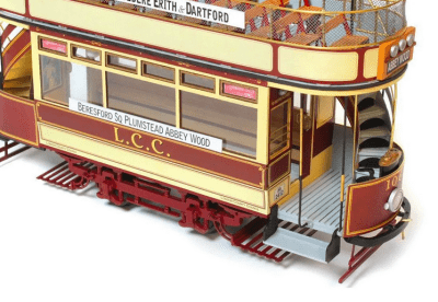 Zoom bild av LONDON SPÅRVAGN. TRÄBYGGSATS I SKALA 1/24