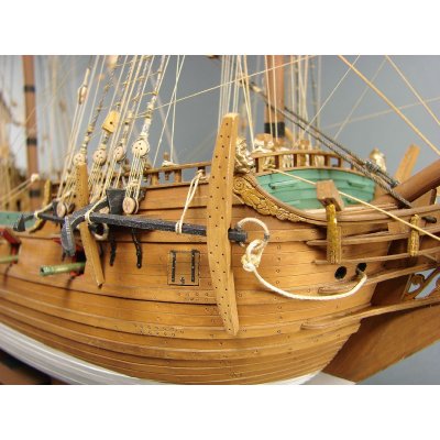 Zoom bild av GÅVOSET: Papegojan 1627. TRÄ/KARTONG BYGGSATS I SKALA 1/72, FÄRG