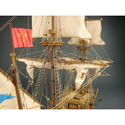 Zoom bild av GÅVOSET: Papegojan 1627. TRÄ/KARTONG BYGGSATS I SKALA 1/72, FÄRG